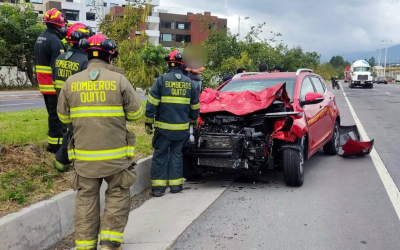 Conductor quedó herido tras impactar vehículo contra una vaca en el carril central de la Ruta Viva.