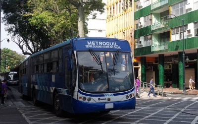 ‘La Metrovía ya no da, urge habilitar buses en horas pico’: usuarios piden medidas hasta que se supla falta de articulados y alimentadores.