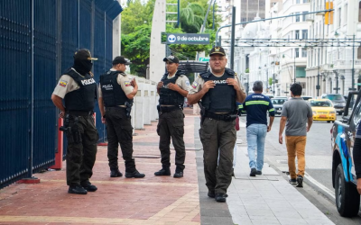 En Guayaquil se mantienen activas 41 rutas ‘seguras’ con despliegue de 320 metropolitanos y policías.