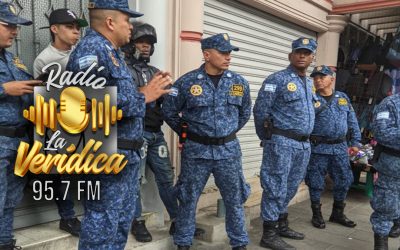 Robo y captura de chulqueros tras intervención de metropolitanos  en pleno centro de Guayaquil en  las calles de Colón y Santa Elena 918.