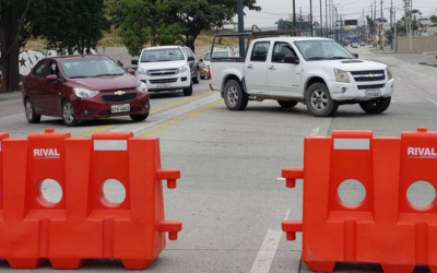 ‘Me tocó madrugar y aún así me quedé en el tráfico’: confusión en desvíos por trabajos en viaducto de avenidas Rodríguez Bonín y del Bombero.