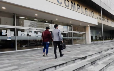 Trabajador recibió su liquidación en cheque luego de mediar con su empleador, antes denunció haber recibido falsas acusaciones y acoso laboral.