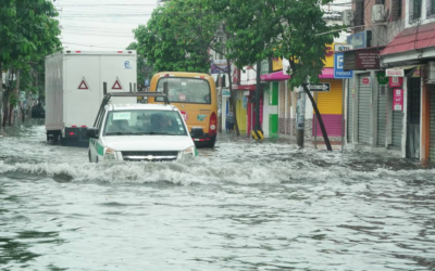 Siete horas de lluvia continua dejan 34 sectores de Guayaquil con acumulación de agua.