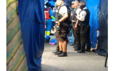 Dos muertos en una balacera en el mercado Cuatro Manzanas, en Guayaquil.