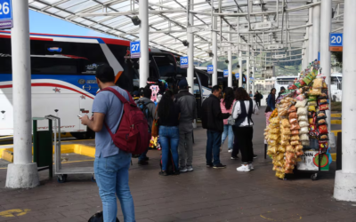 ‘Nos dispararon al parabrisas y tuvimos que huir’, dice Abel luego de ser baleado cuando conducía por carretera.